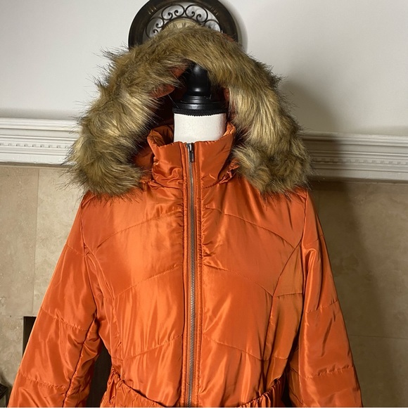 Belted Puffer Jacket Size M - Picture 3 of 13